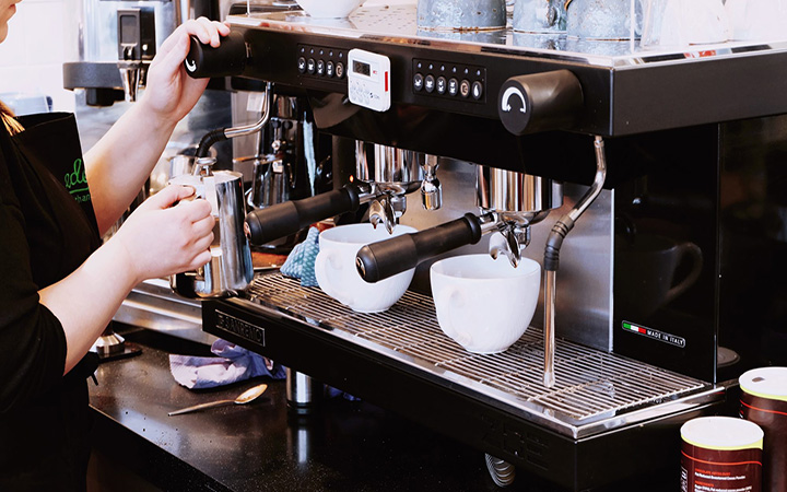 چرا بهتر است برای محیط کار یک دستگاه قهوه ساز بخرید؟
